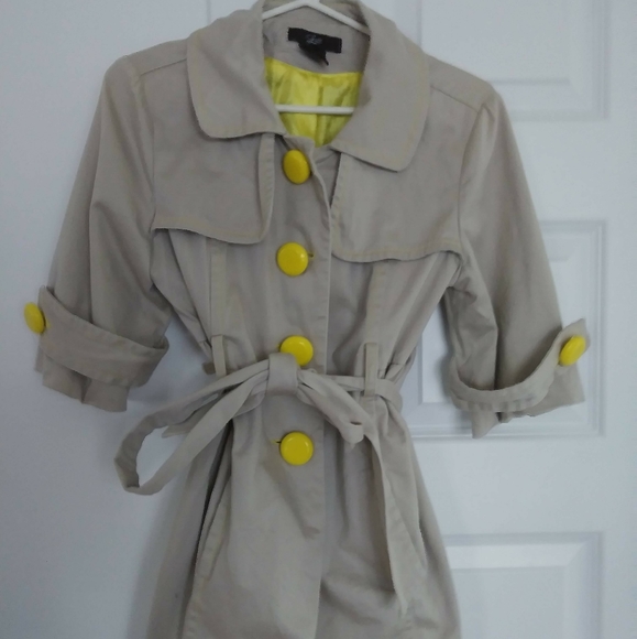 Yellow and beige vintage trench coat - Picture 1 of 1
